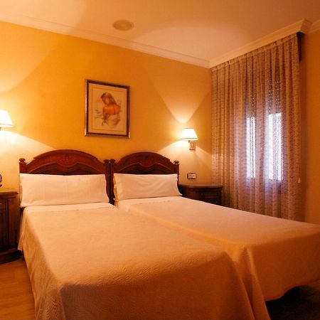 Hostal Victoria III Madrid Buitenkant foto