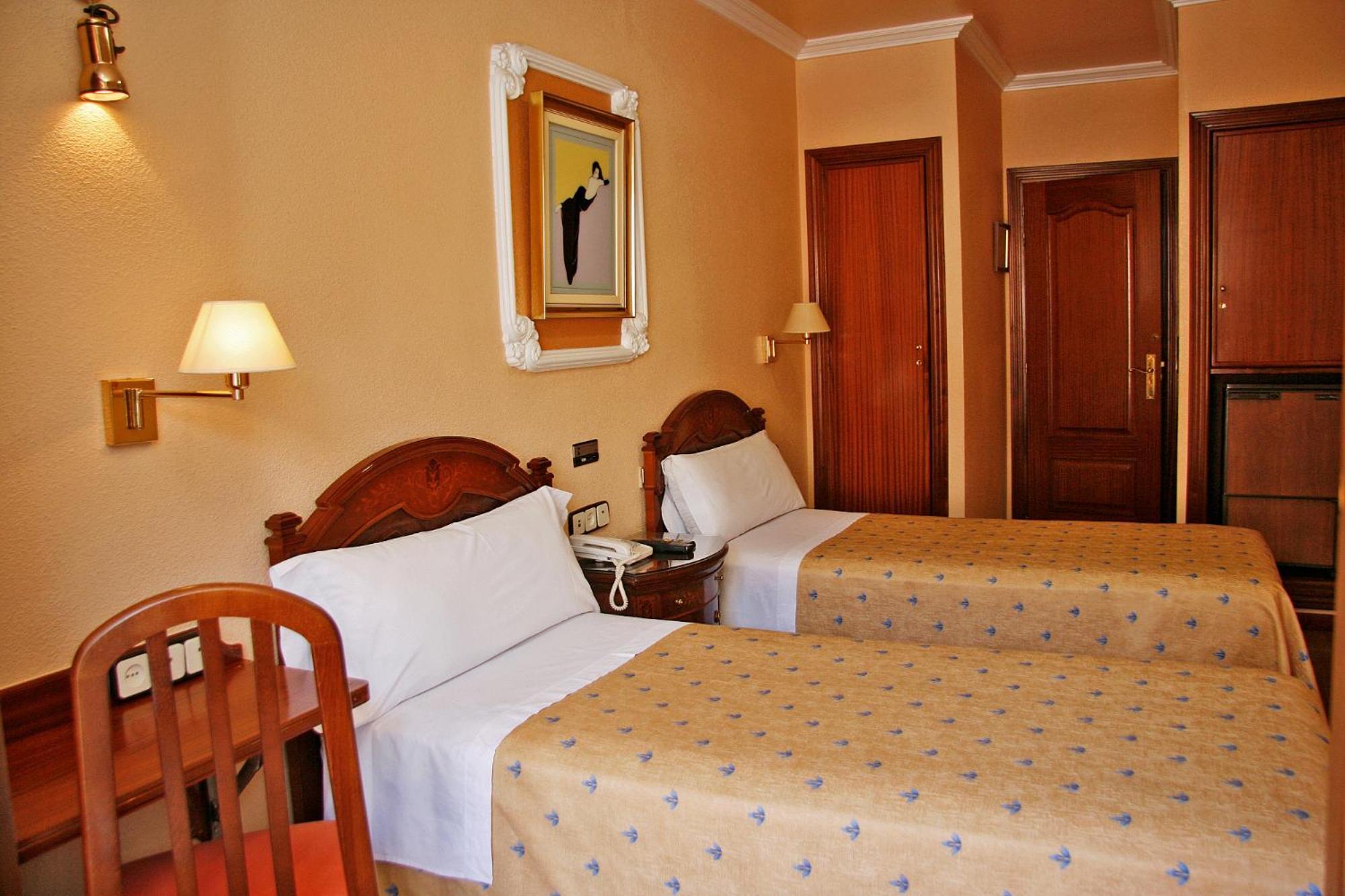 Hostal Victoria III Madrid Buitenkant foto