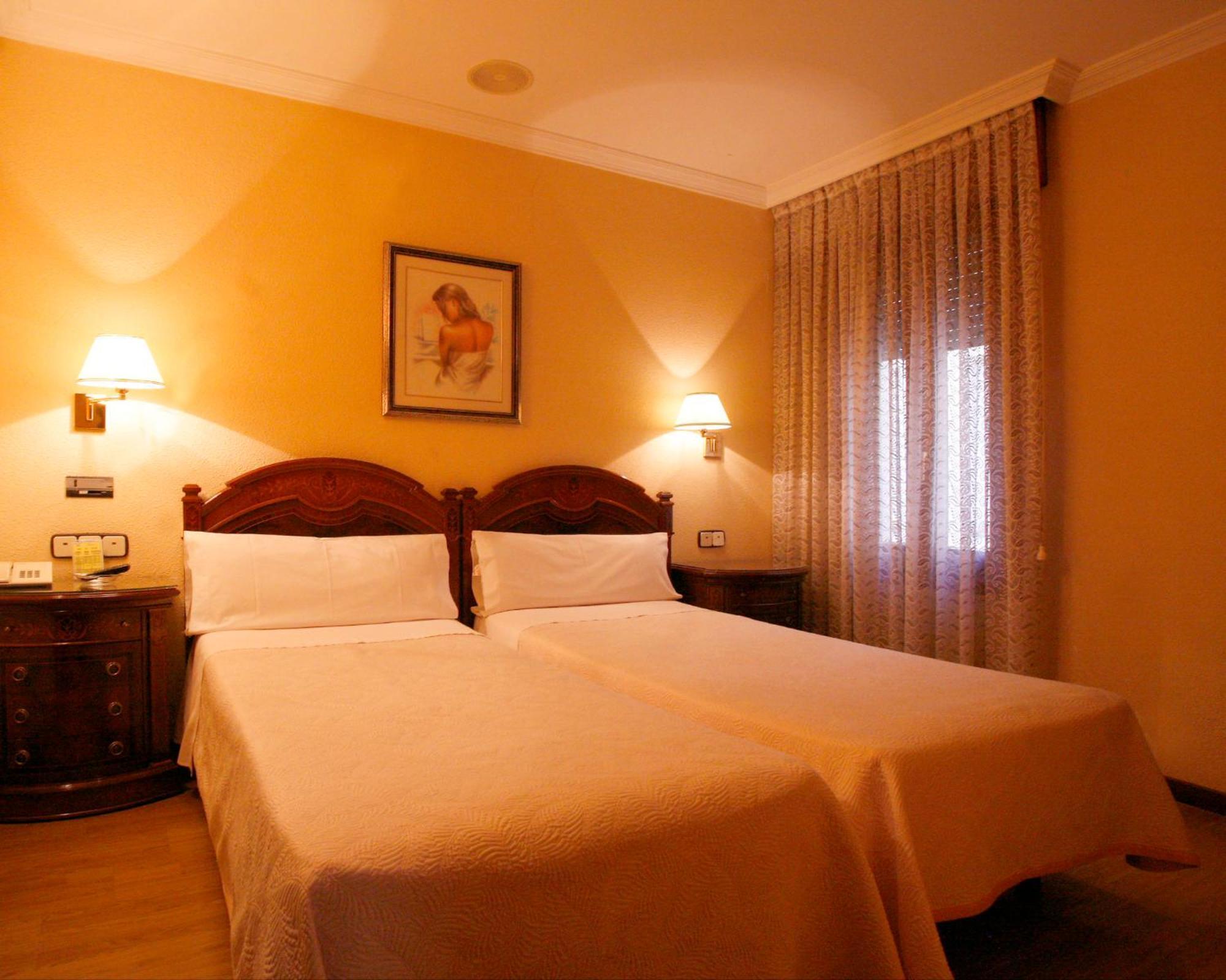 Hostal Victoria III Madrid Buitenkant foto