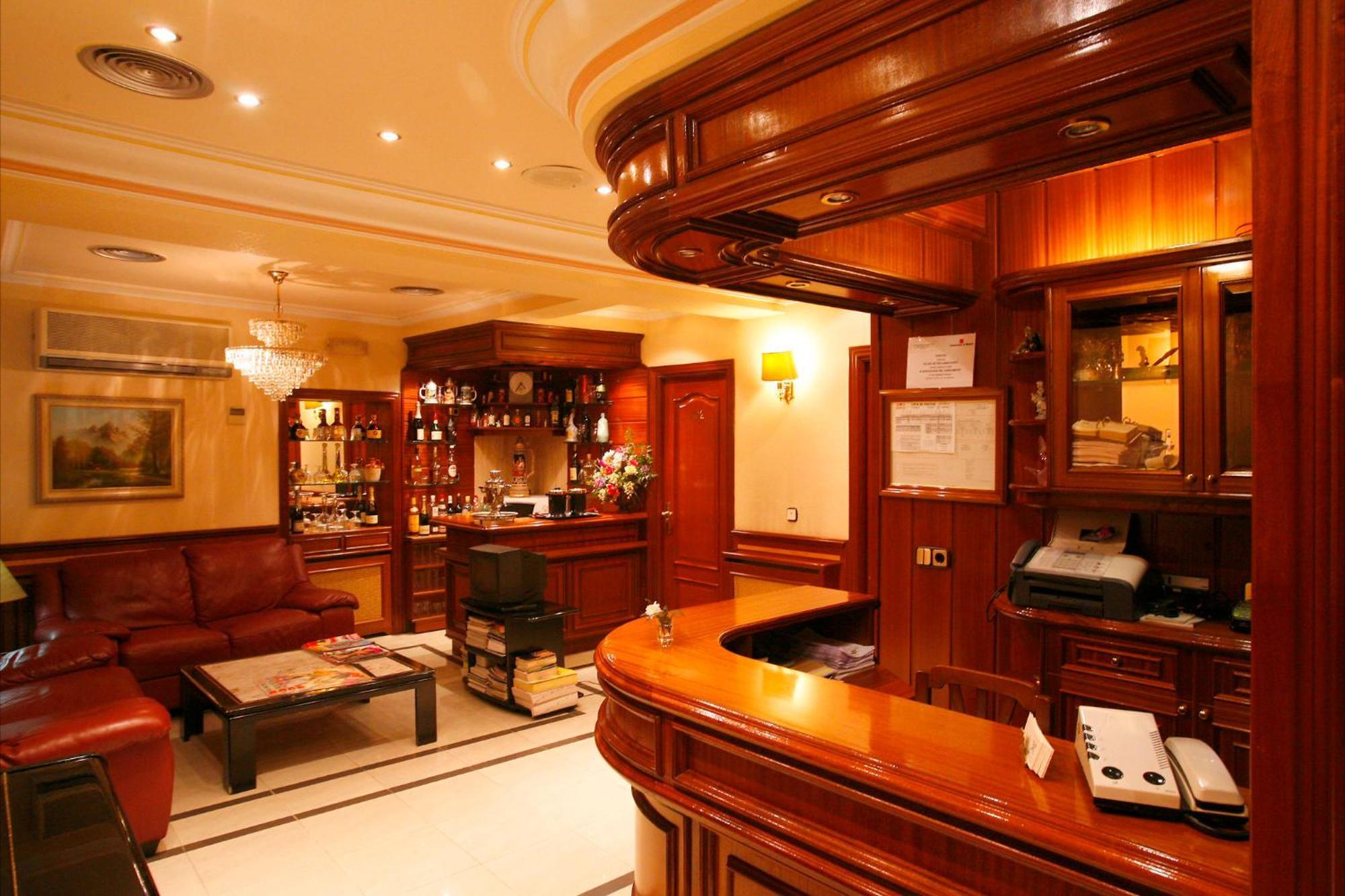Hostal Victoria III Madrid Buitenkant foto