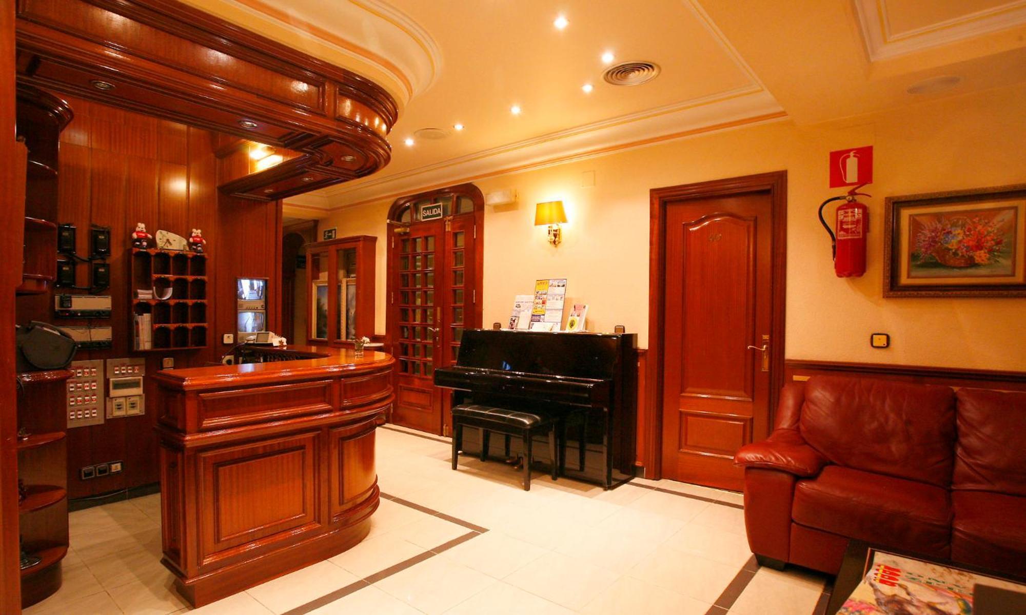 Hostal Victoria III Madrid Buitenkant foto