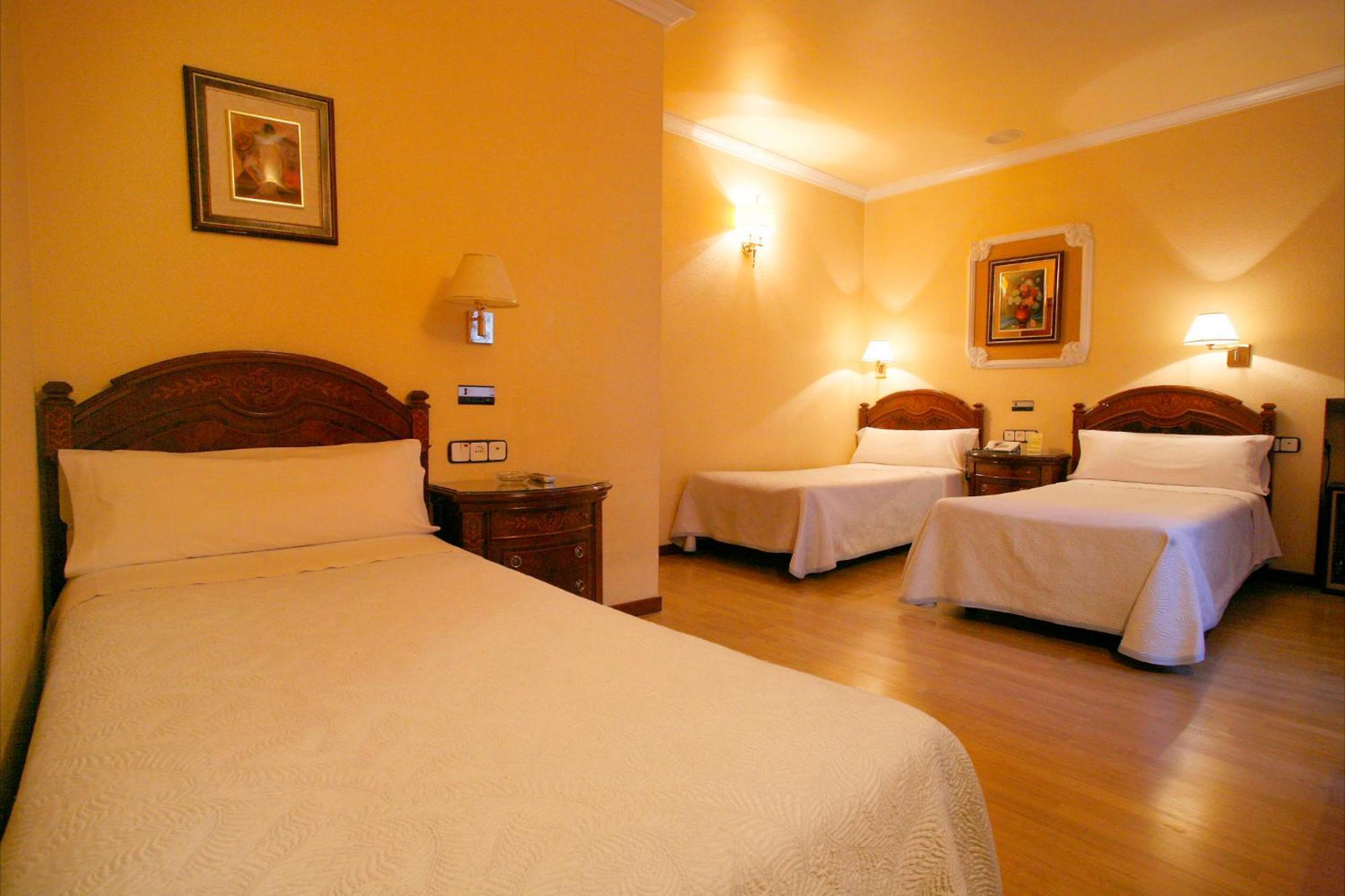 Hostal Victoria III Madrid Buitenkant foto