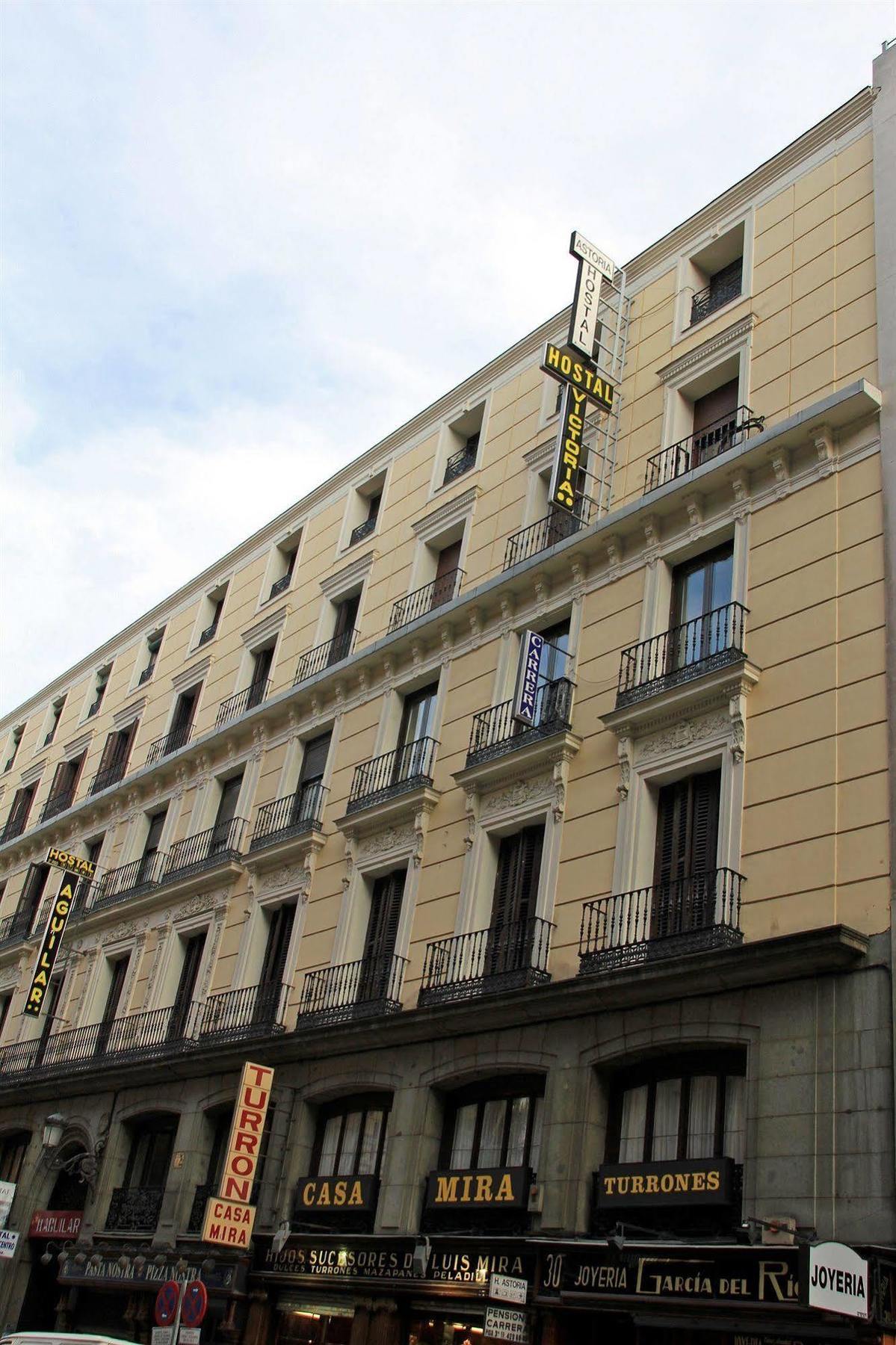 Hostal Victoria III Madrid Buitenkant foto